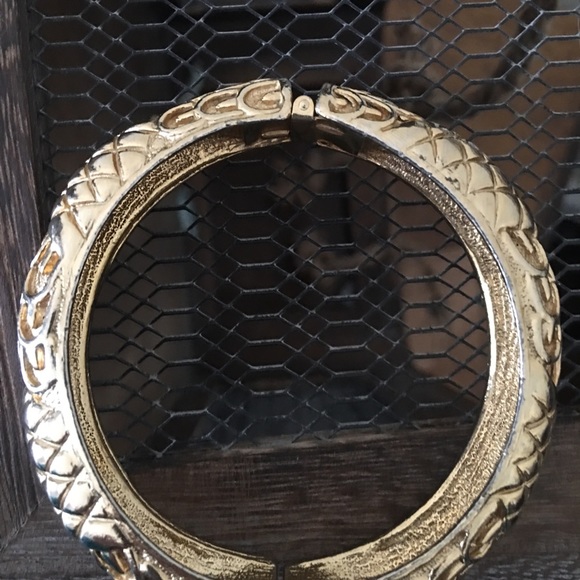 Vintage Monet gold plate dragon scale bangle hinge - Picture 3 of 7